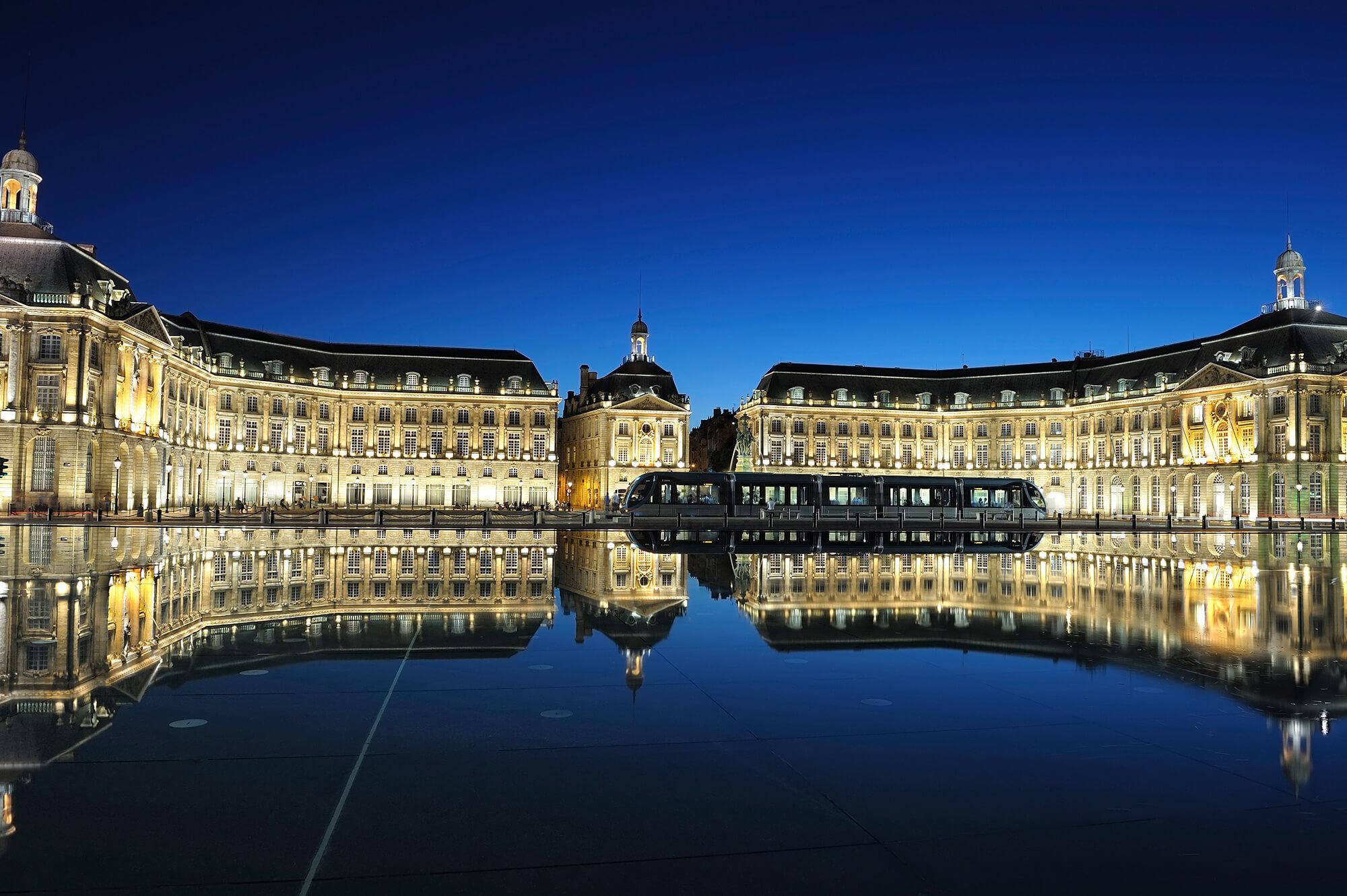 Bordeaux, place de la Bourse - Cabinet MEZIANE, 1 rue Castillon